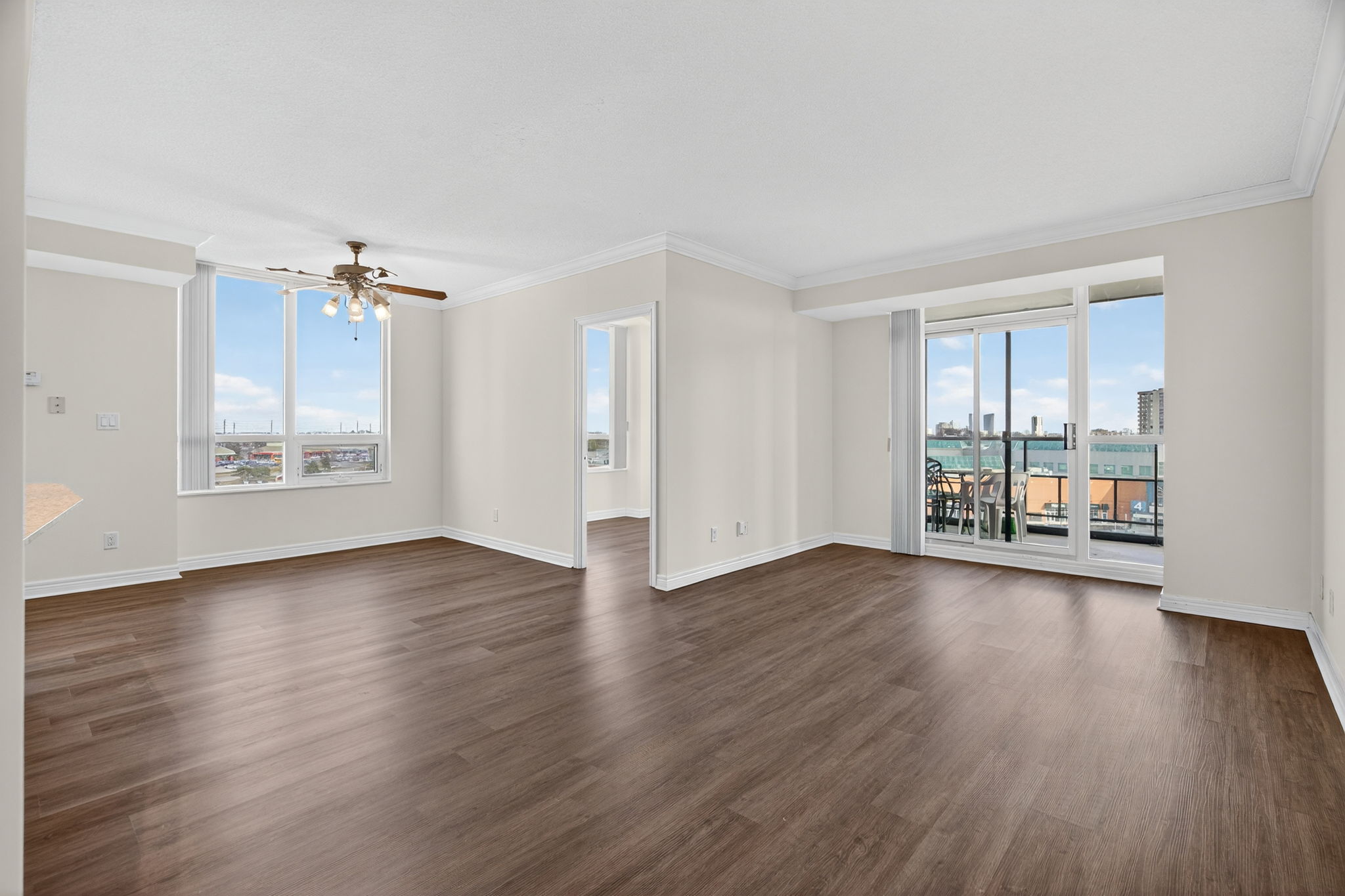 100 Promenade Cir Unit 707 Vaughan, ON L4J 7W7