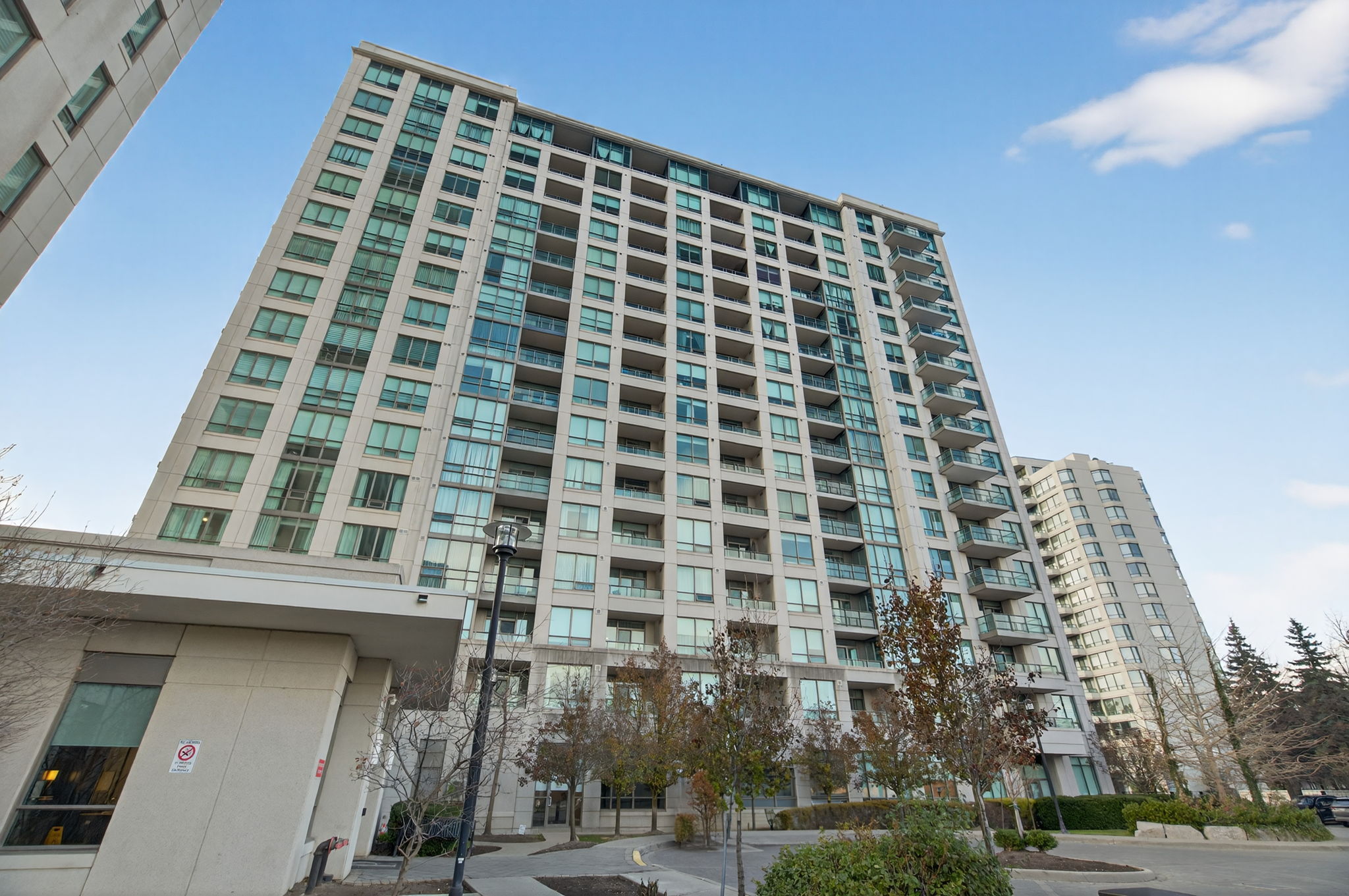 100 Promenade Cir Unit 707, Vaughan ON