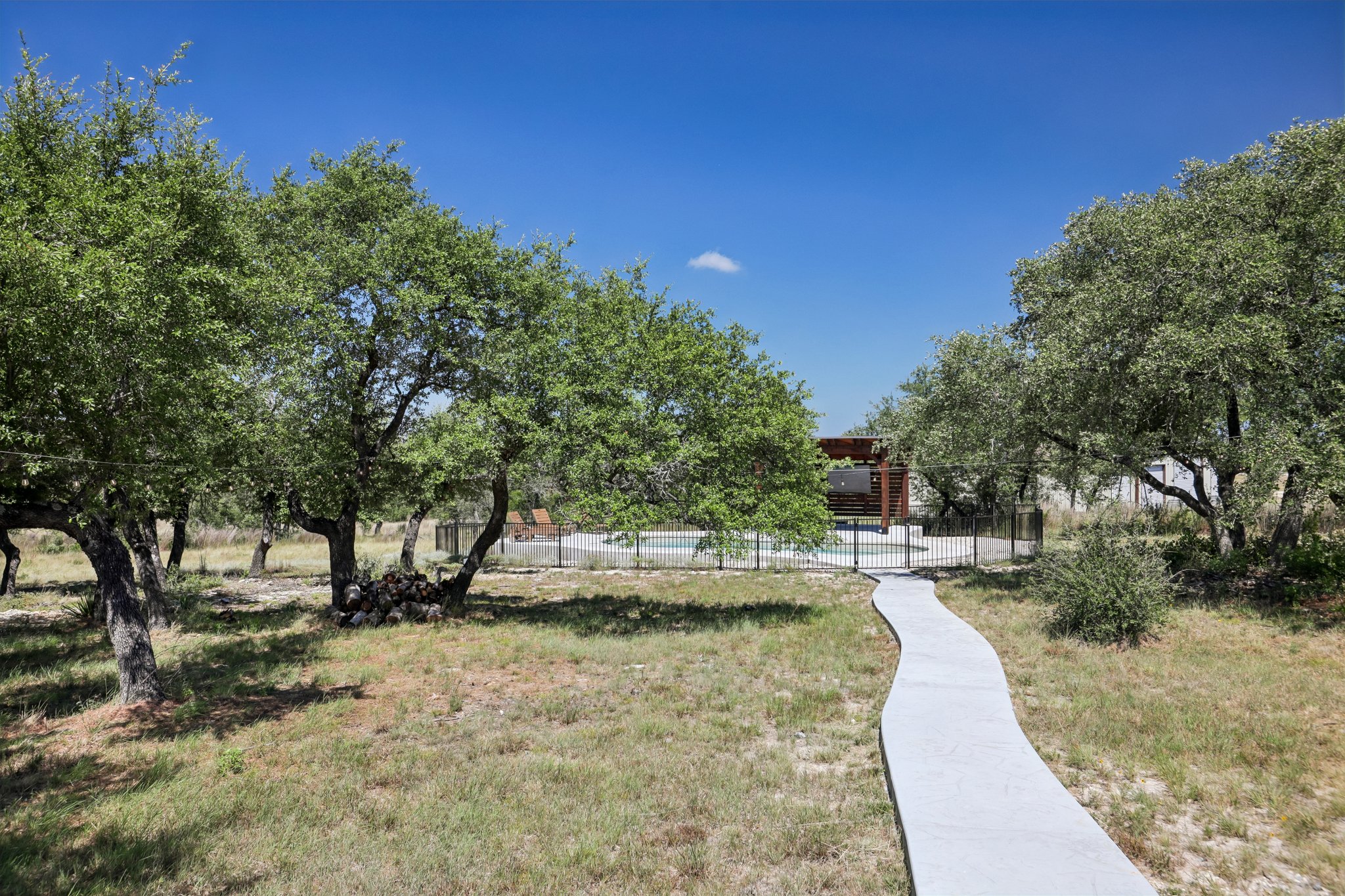 W Leaning Madrone Dr-S1308-086.jpg