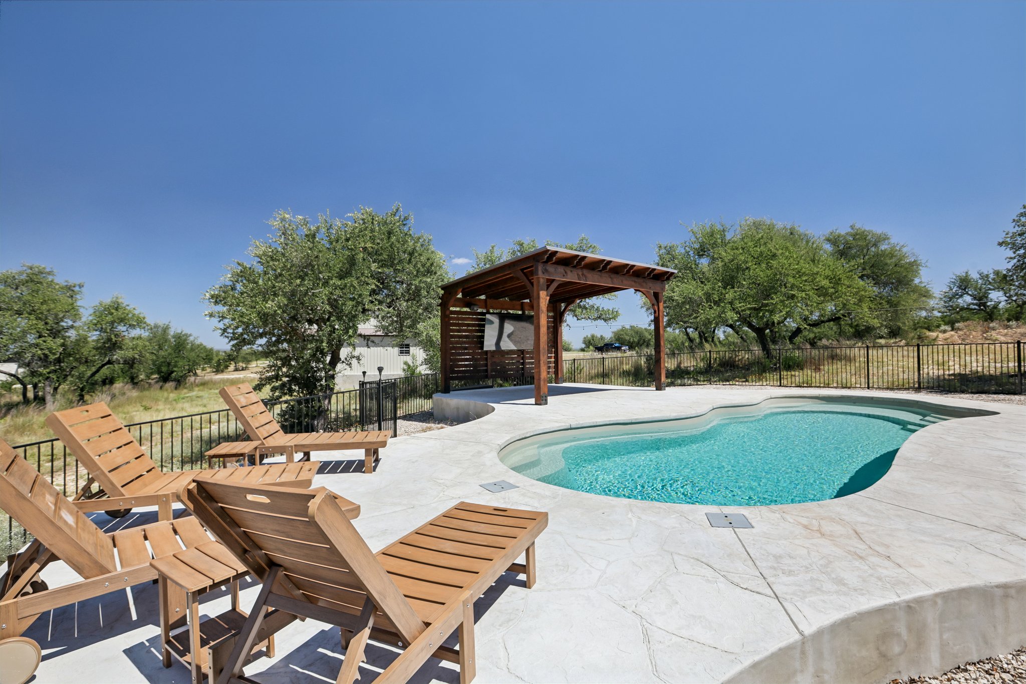W Leaning Madrone Dr-S1308-089.jpg