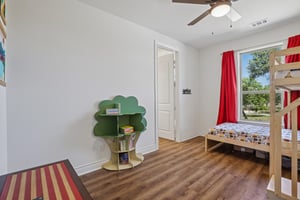 W Leaning Madrone Dr-S1308-051.jpg