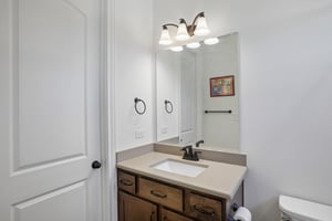 W Leaning Madrone Dr-S1308-054.jpg