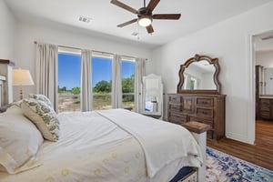 W Leaning Madrone Dr-S1308-058.jpg