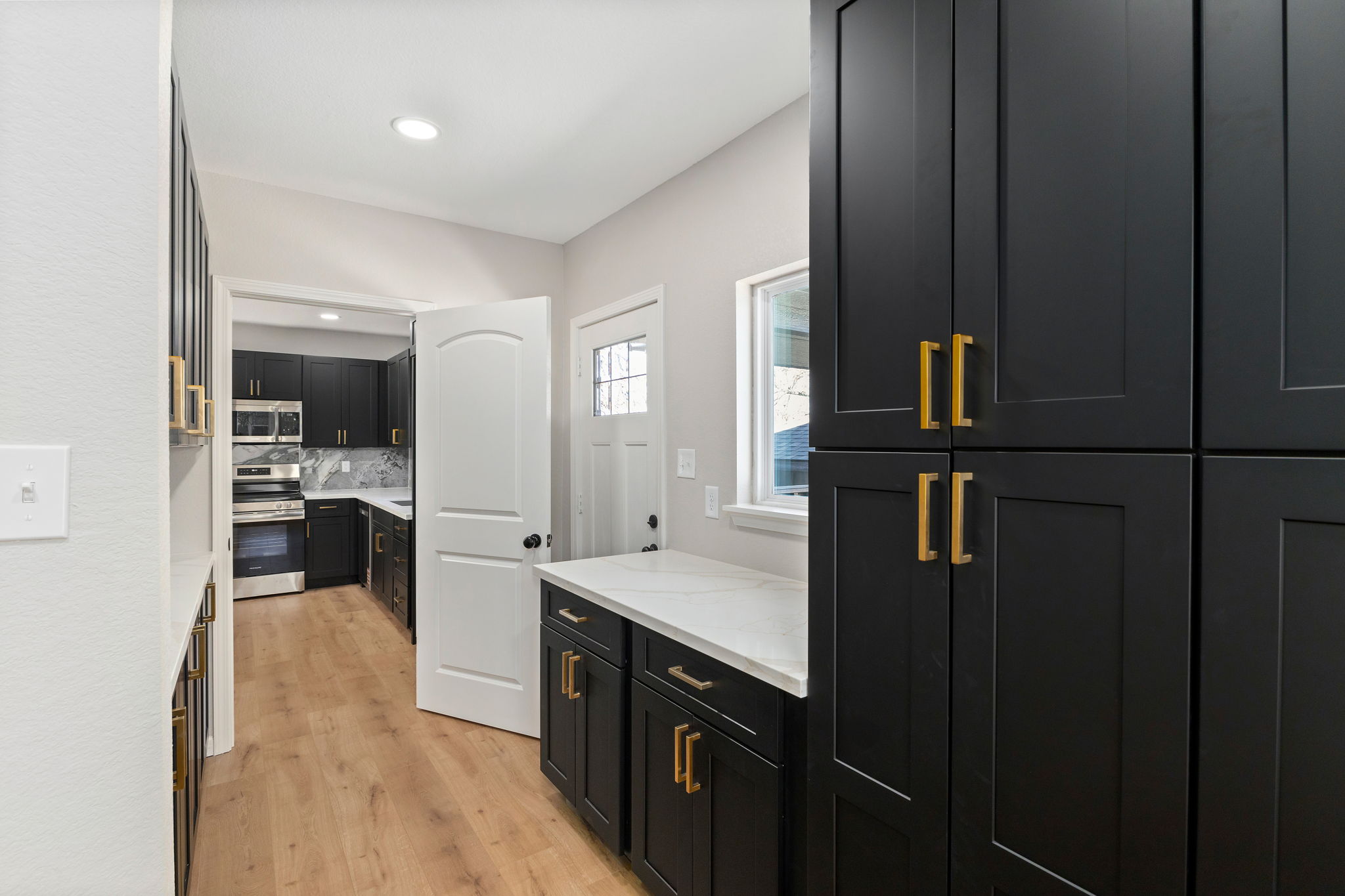 100 W Val Verde St-16