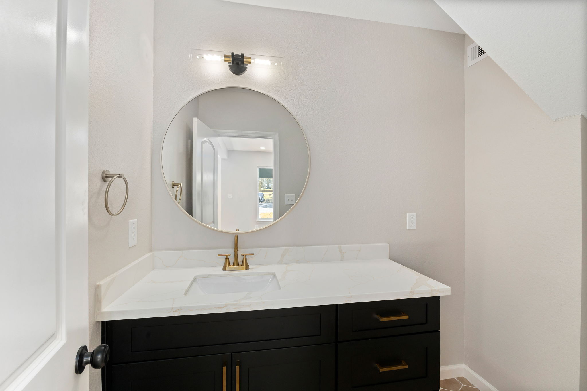 100 W Val Verde St-26