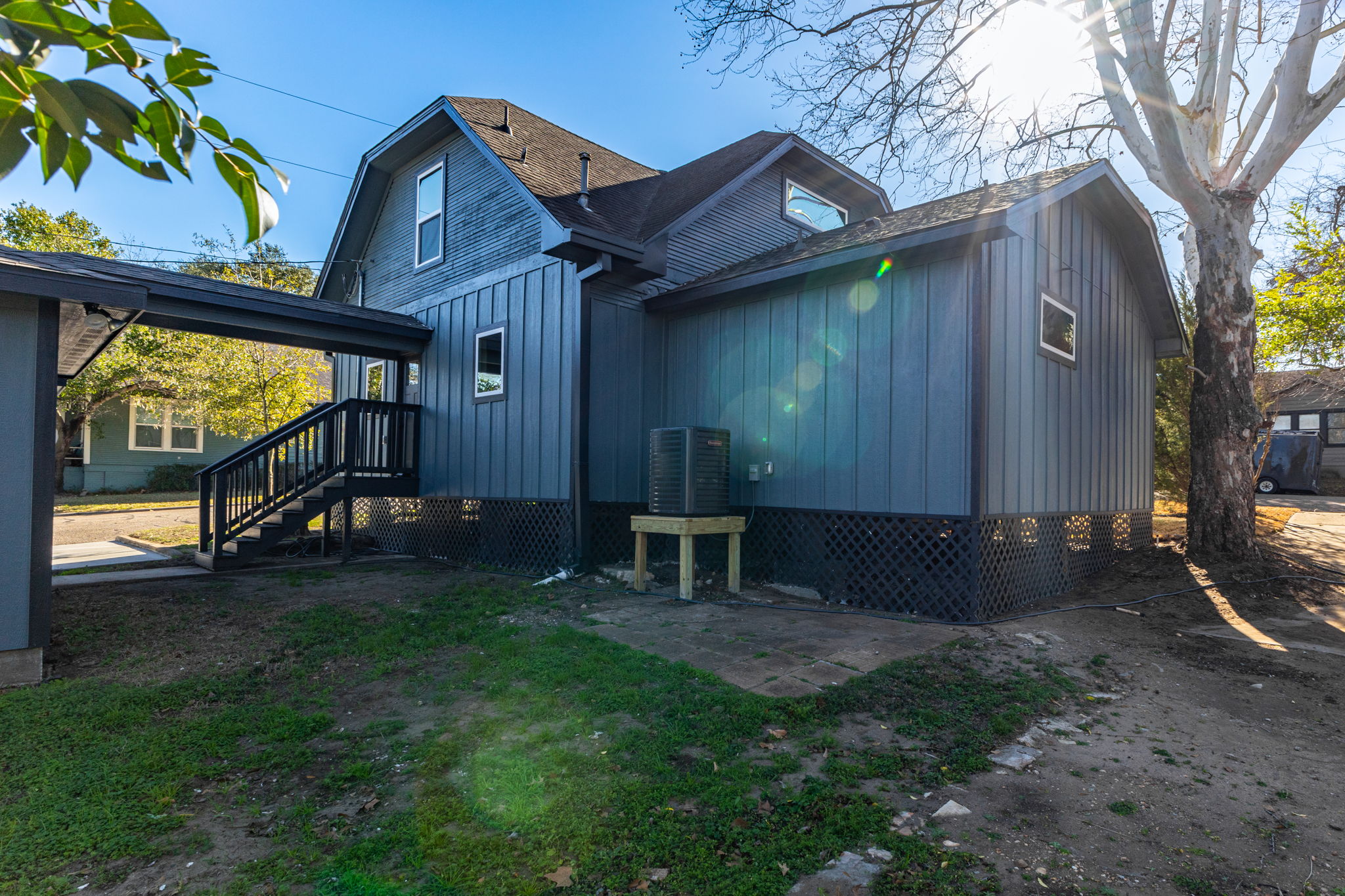 100 W Val Verde St-36