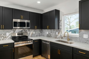 100 W Val Verde St-12