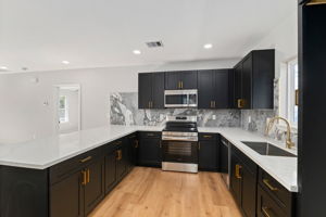 100 W Val Verde St-15