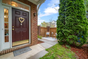 100 Wild Fig Ct, Frederick, MD 21702, USA Photo 4