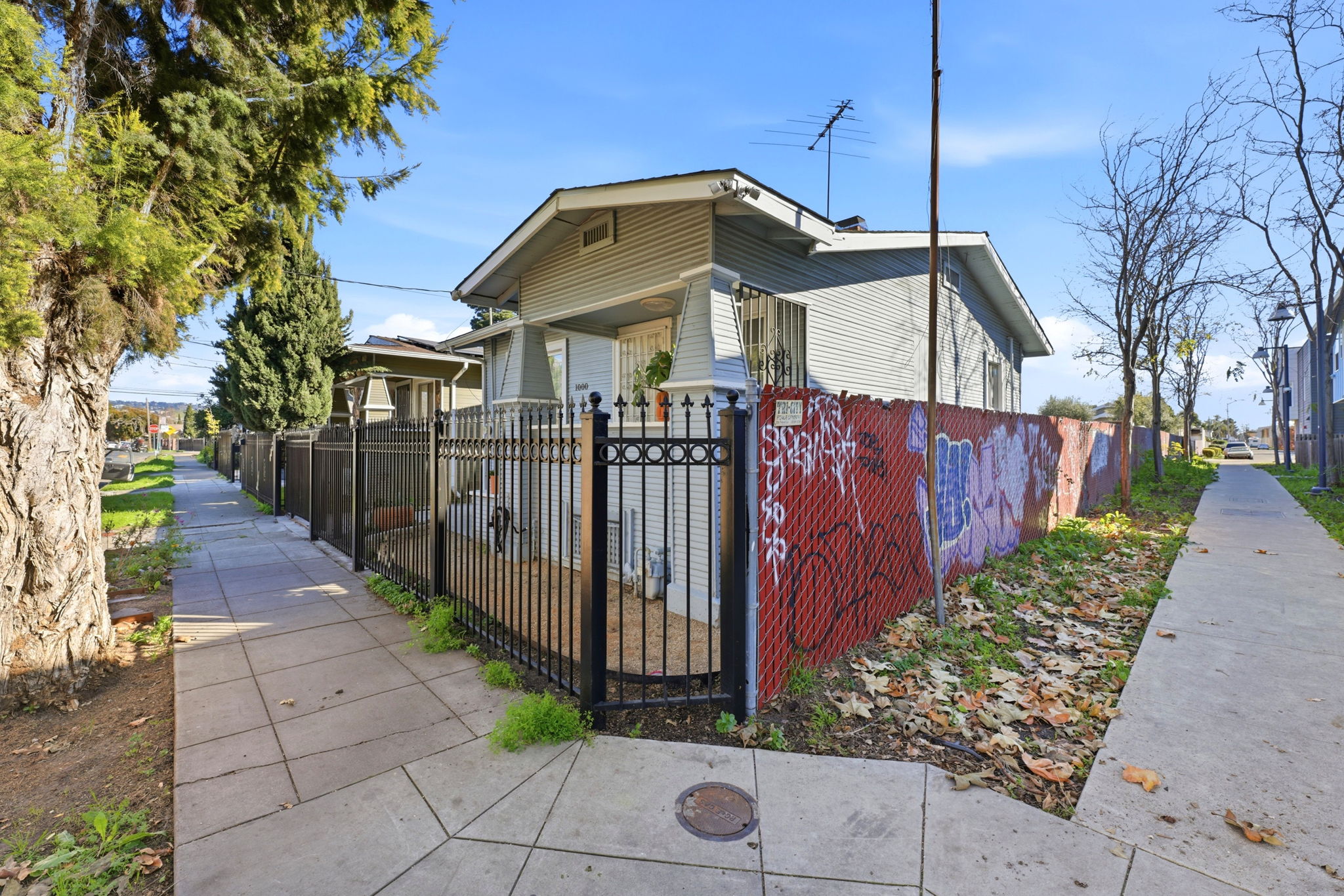 003_F8_1000 81st Ave