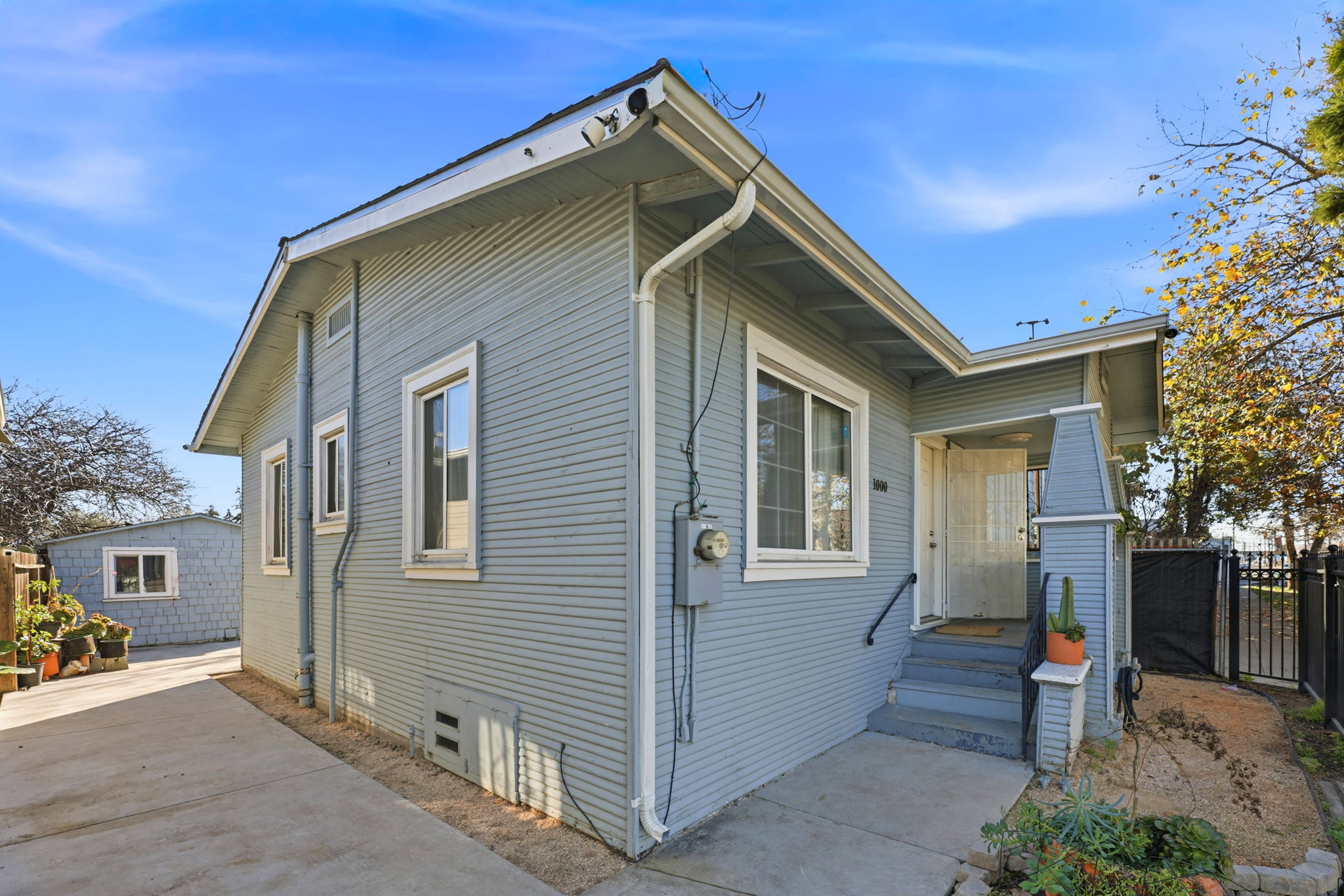 005_F8_1000 81st Ave