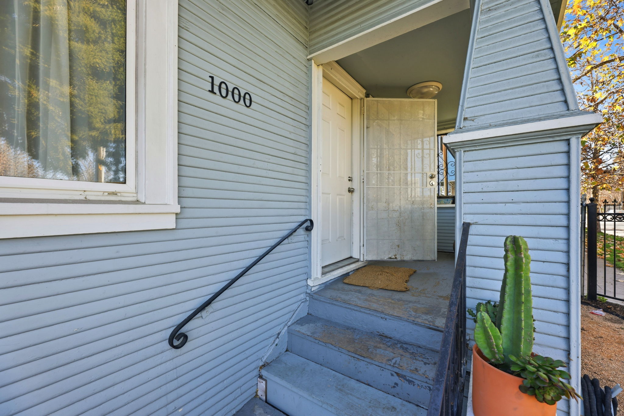 006_F8_1000 81st Ave