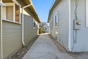 036_F8_1000 81st Ave