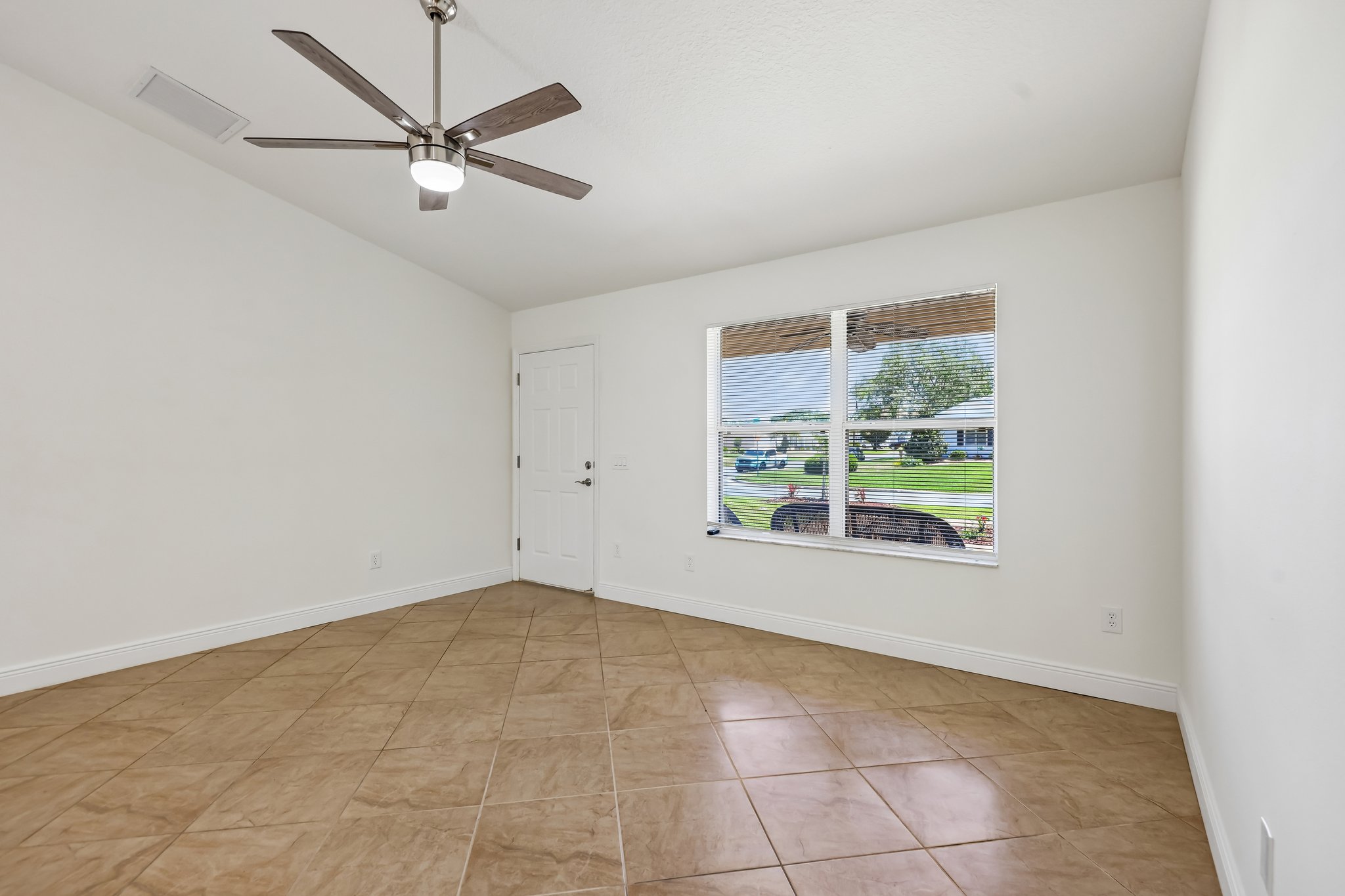 Kenova Ave-S0805-006.jpg
