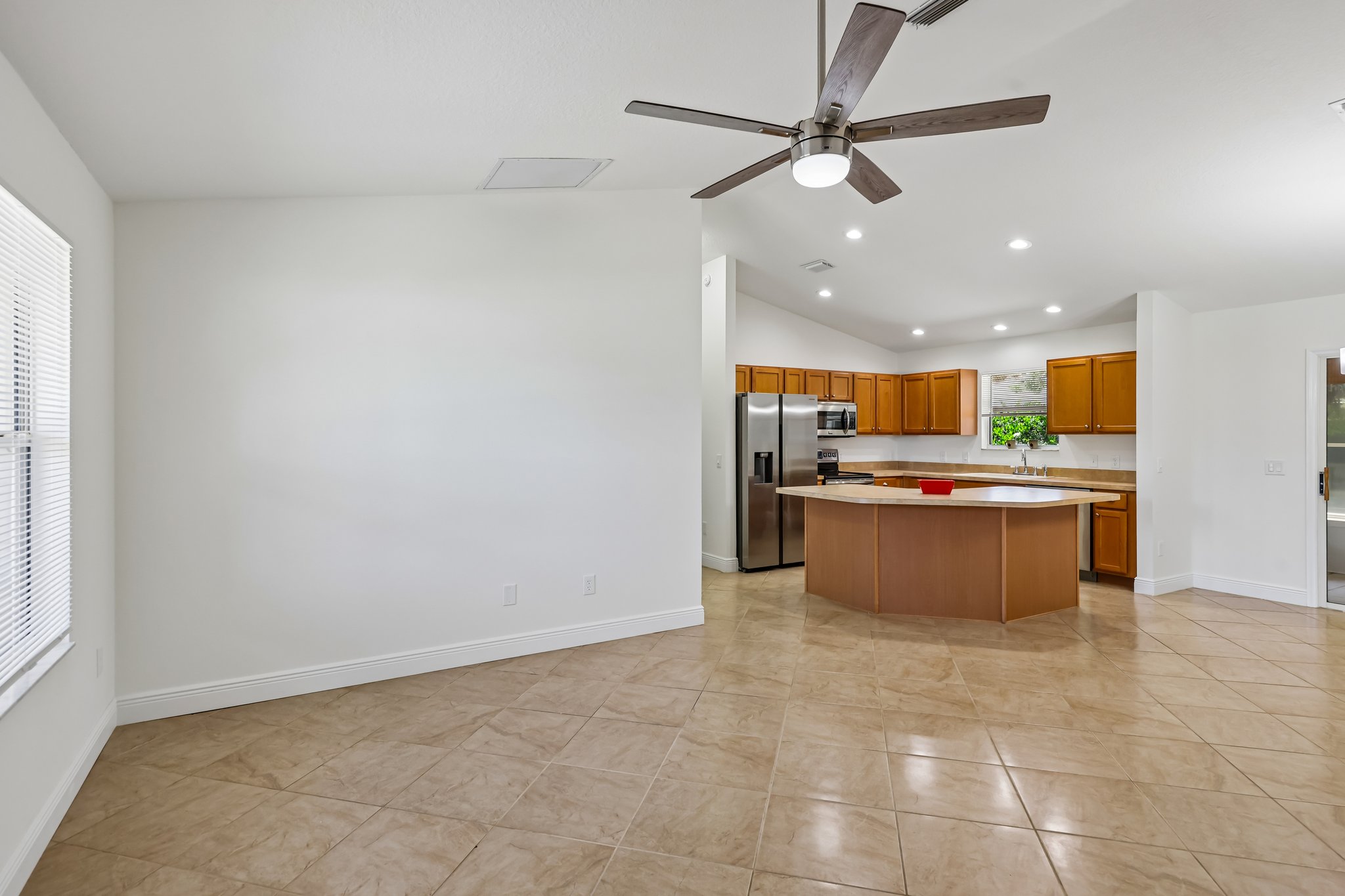 Kenova Ave-S0805-010.jpg