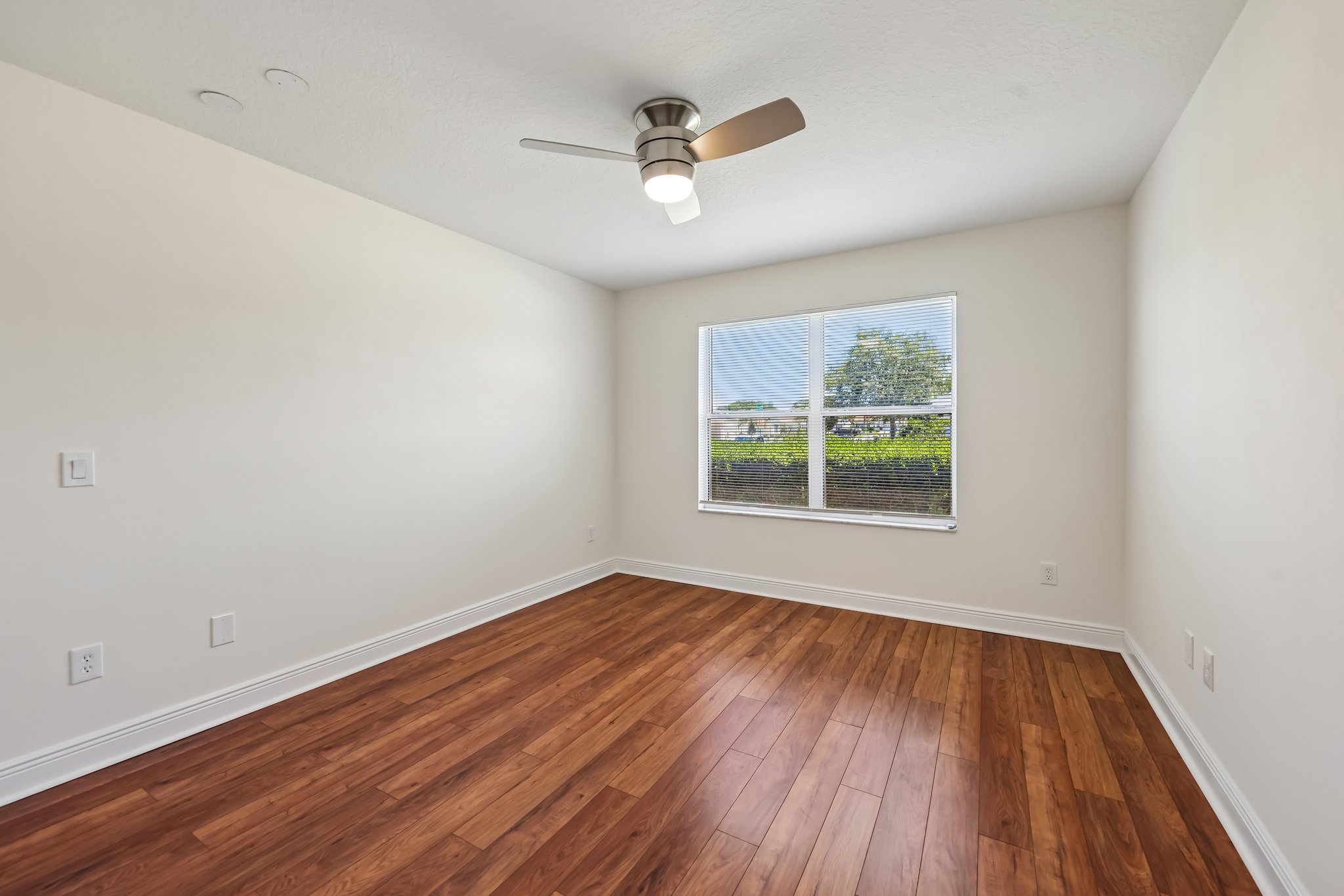 Kenova Ave-S0805-026.jpg