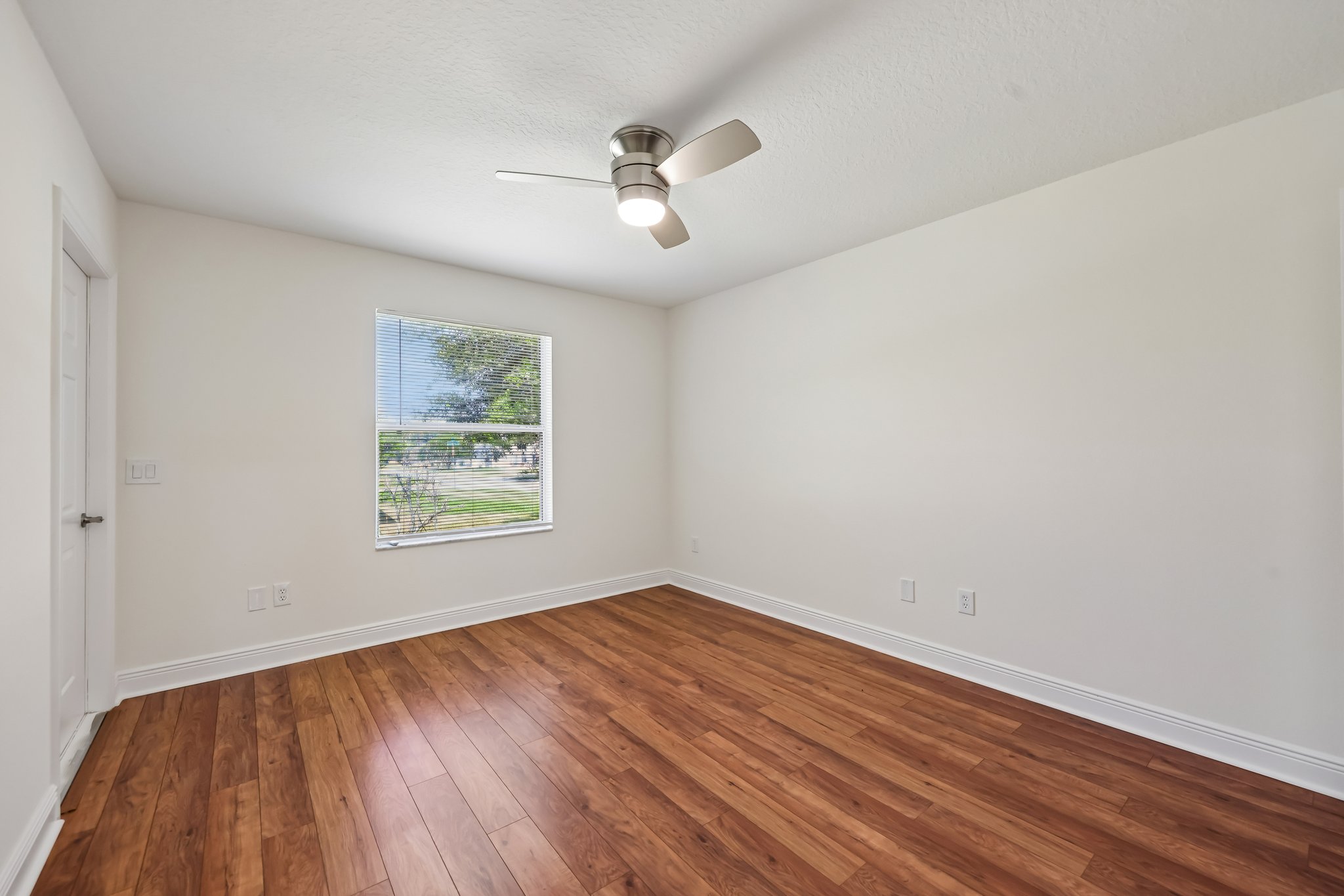 Kenova Ave-S0805-028.jpg