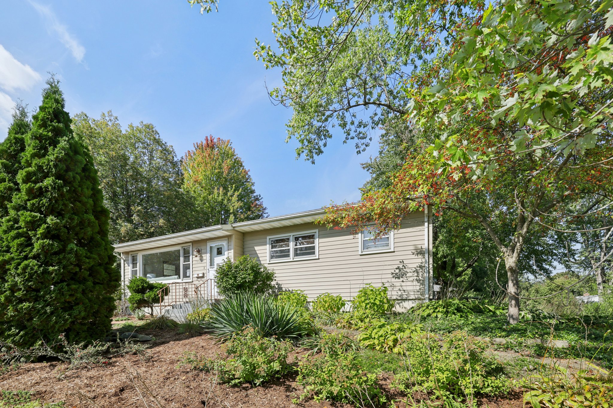 Tompkins Dr-S0110-005.jpg