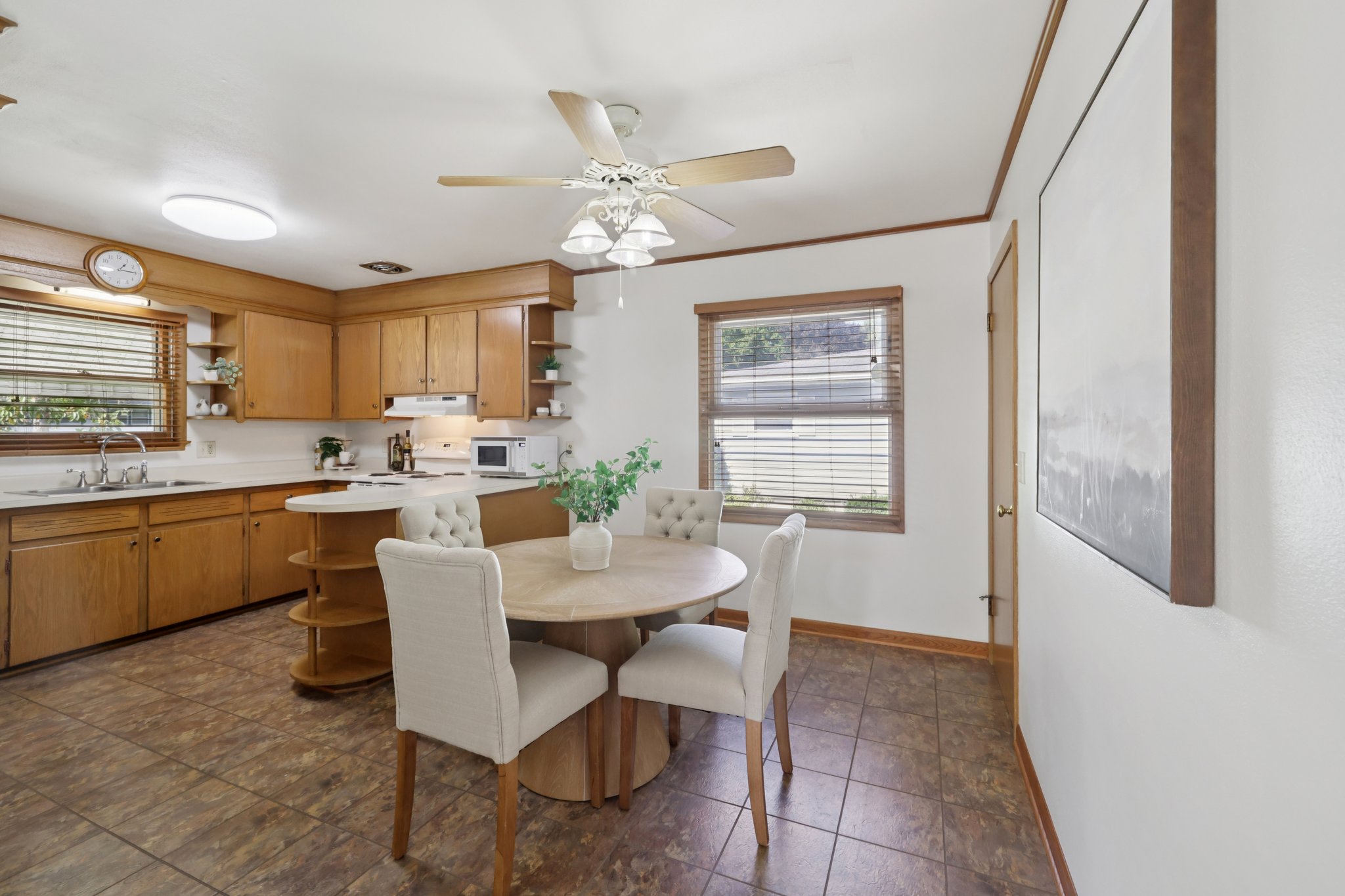 Tompkins Dr-S0110-023.jpg