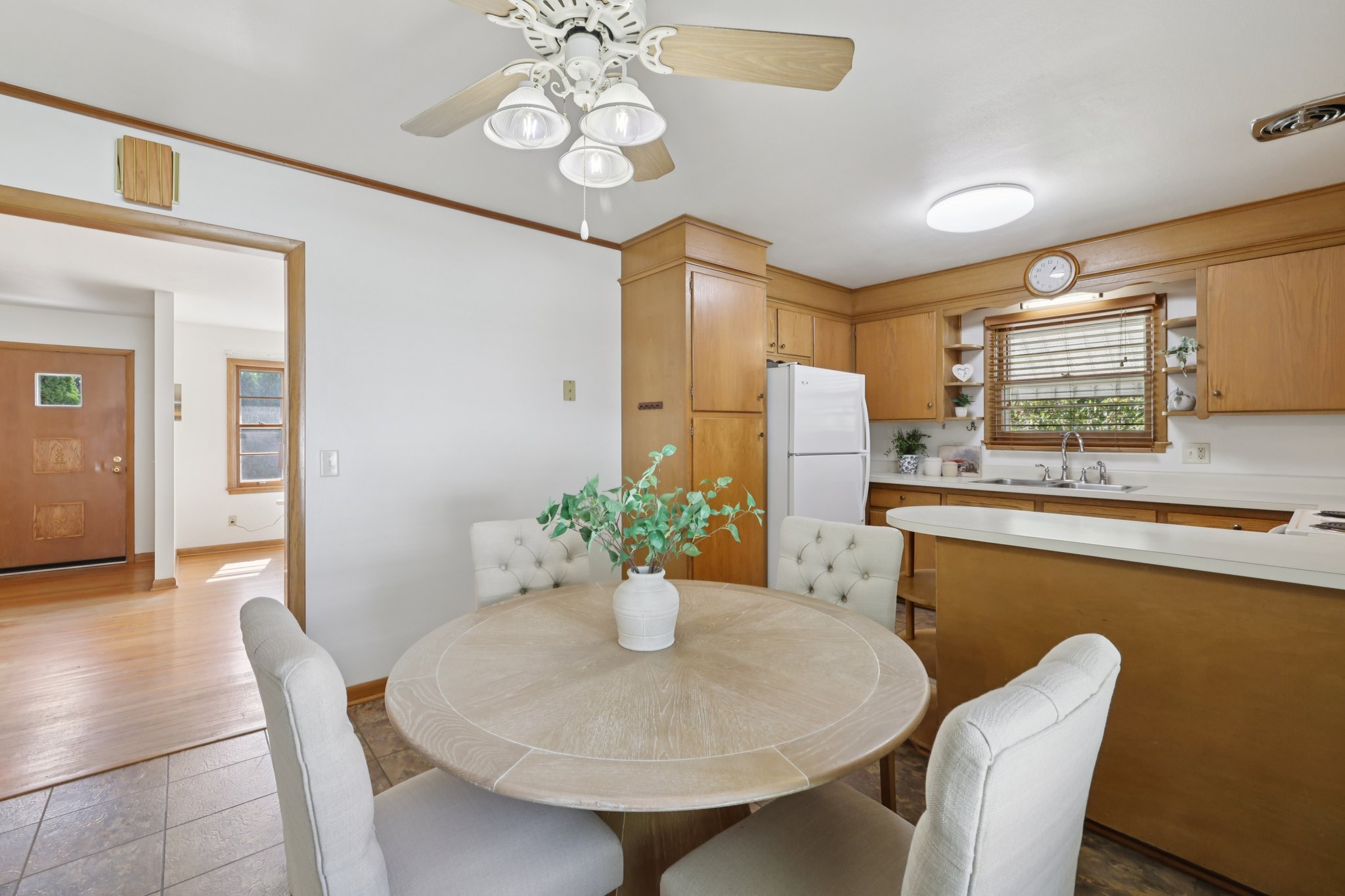 Tompkins Dr-S0110-024.jpg