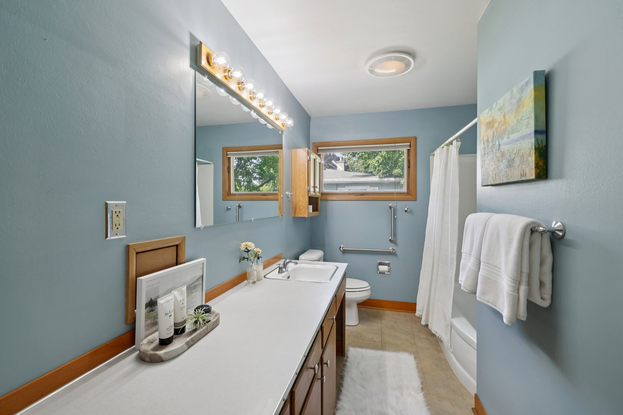 Tompkins Dr-S0110-044.jpg