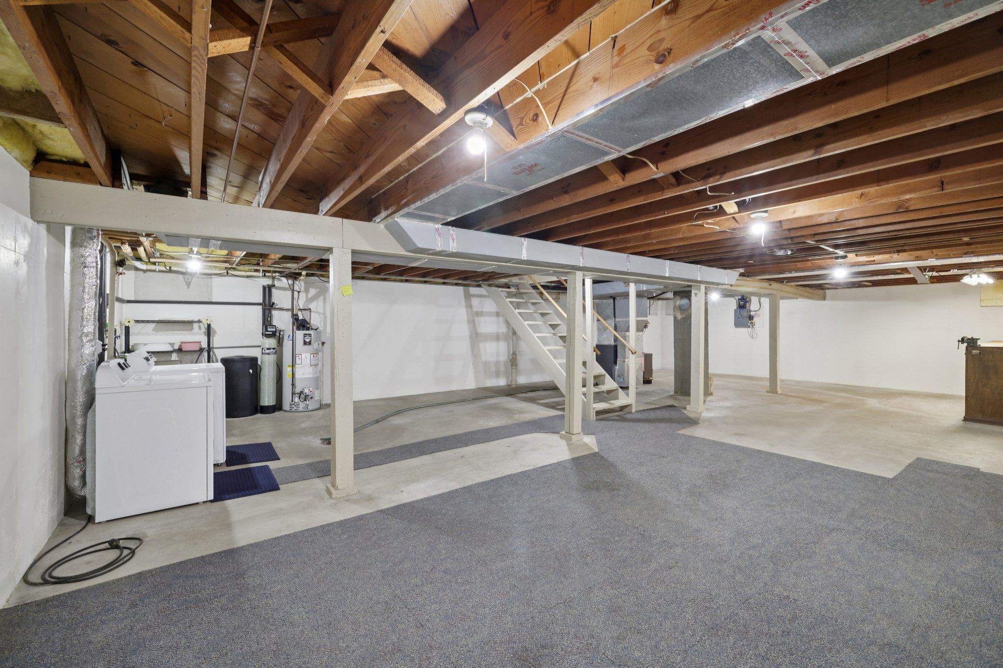 Tompkins Dr-S0110-046.jpg