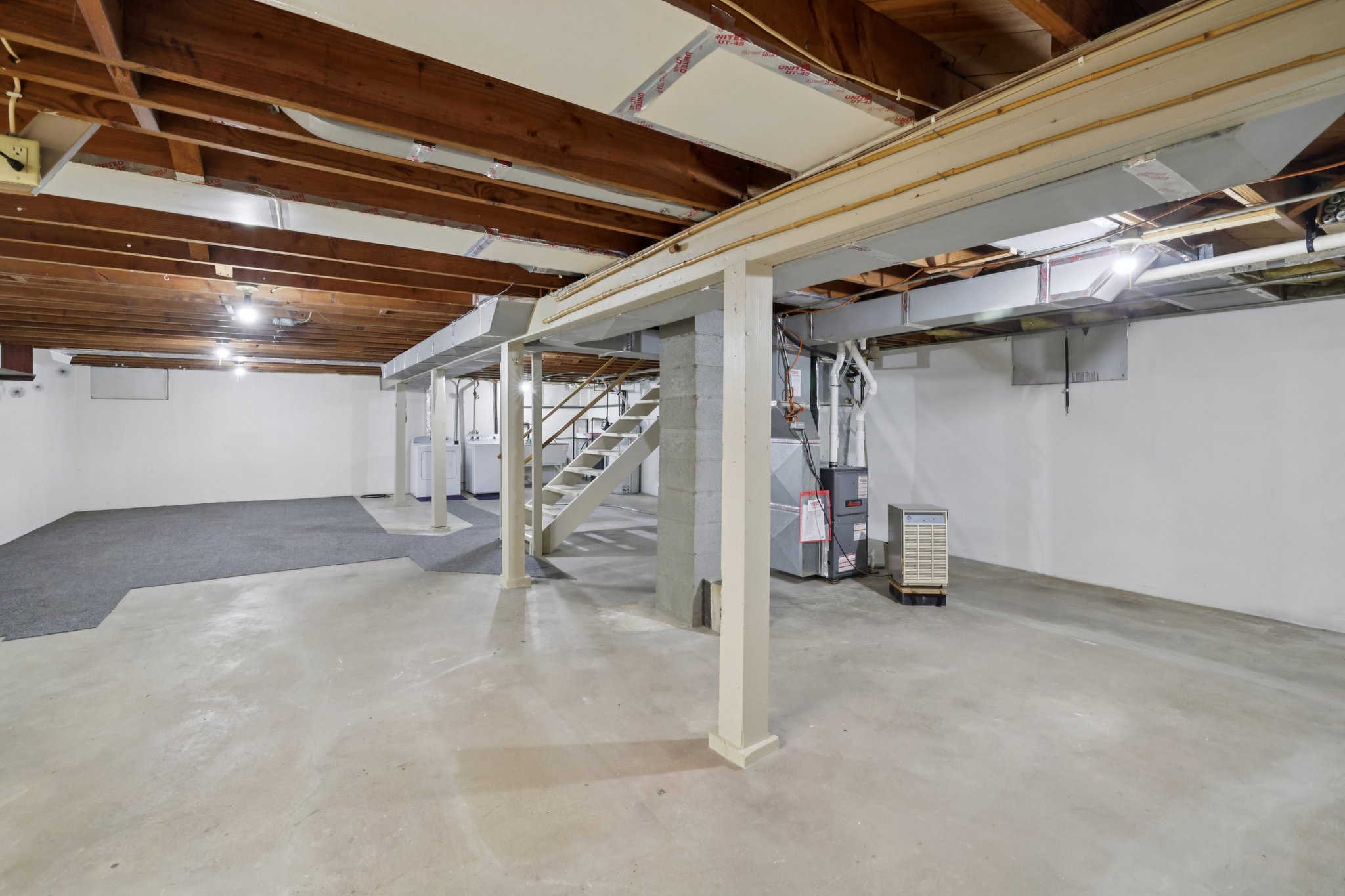 Tompkins Dr-S0110-047.jpg