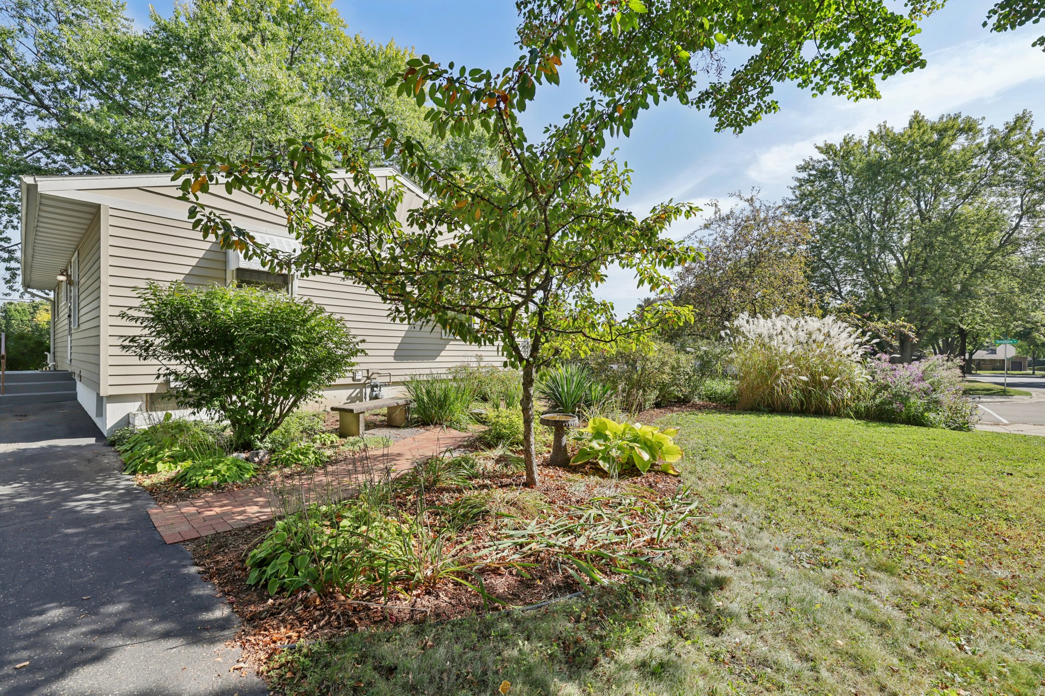 Tompkins Dr-S0110-054.jpg