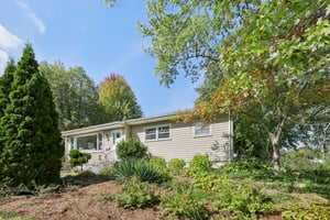 Tompkins Dr-S0110-005.jpg