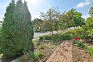 Tompkins Dr-S0110-006.jpg