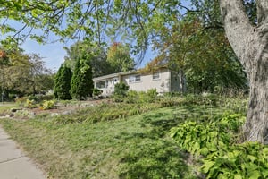 Tompkins Dr-S0110-008.jpg