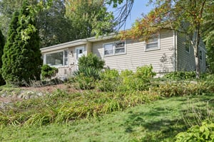 Tompkins Dr-S0110-009.jpg