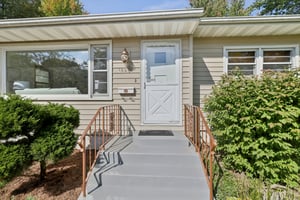 Tompkins Dr-S0110-010.jpg