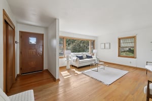 Tompkins Dr-S0110-012.jpg