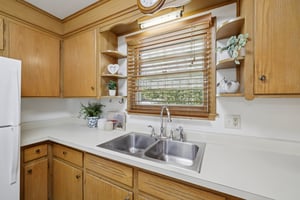 Tompkins Dr-S0110-030.jpg