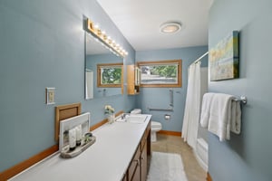 Tompkins Dr-S0110-044.jpg