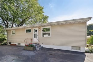 Tompkins Dr-S0110-050.jpg