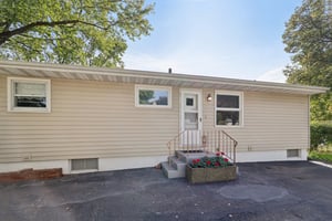 Tompkins Dr-S0110-051.jpg