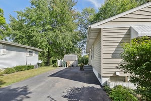 Tompkins Dr-S0110-052.jpg