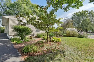 Tompkins Dr-S0110-054.jpg