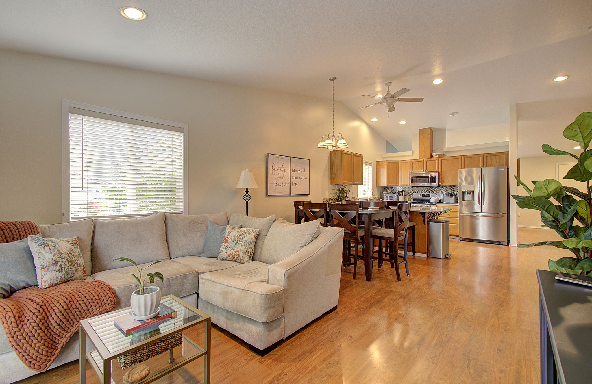 02 family room - kitchen