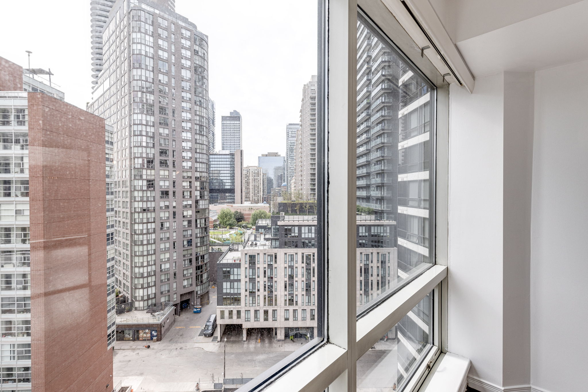 Toronto property showcase — delivered property photograph 19
