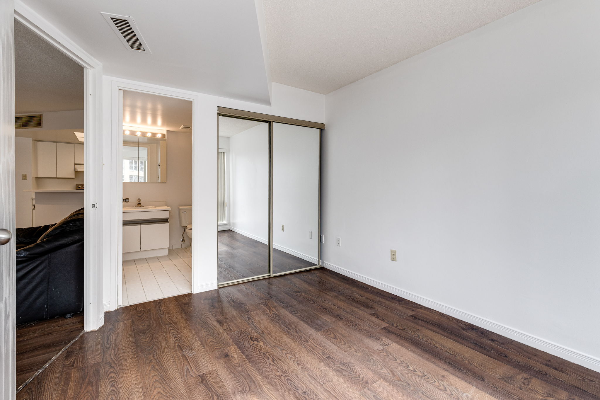 Toronto property showcase — delivered property photograph 17