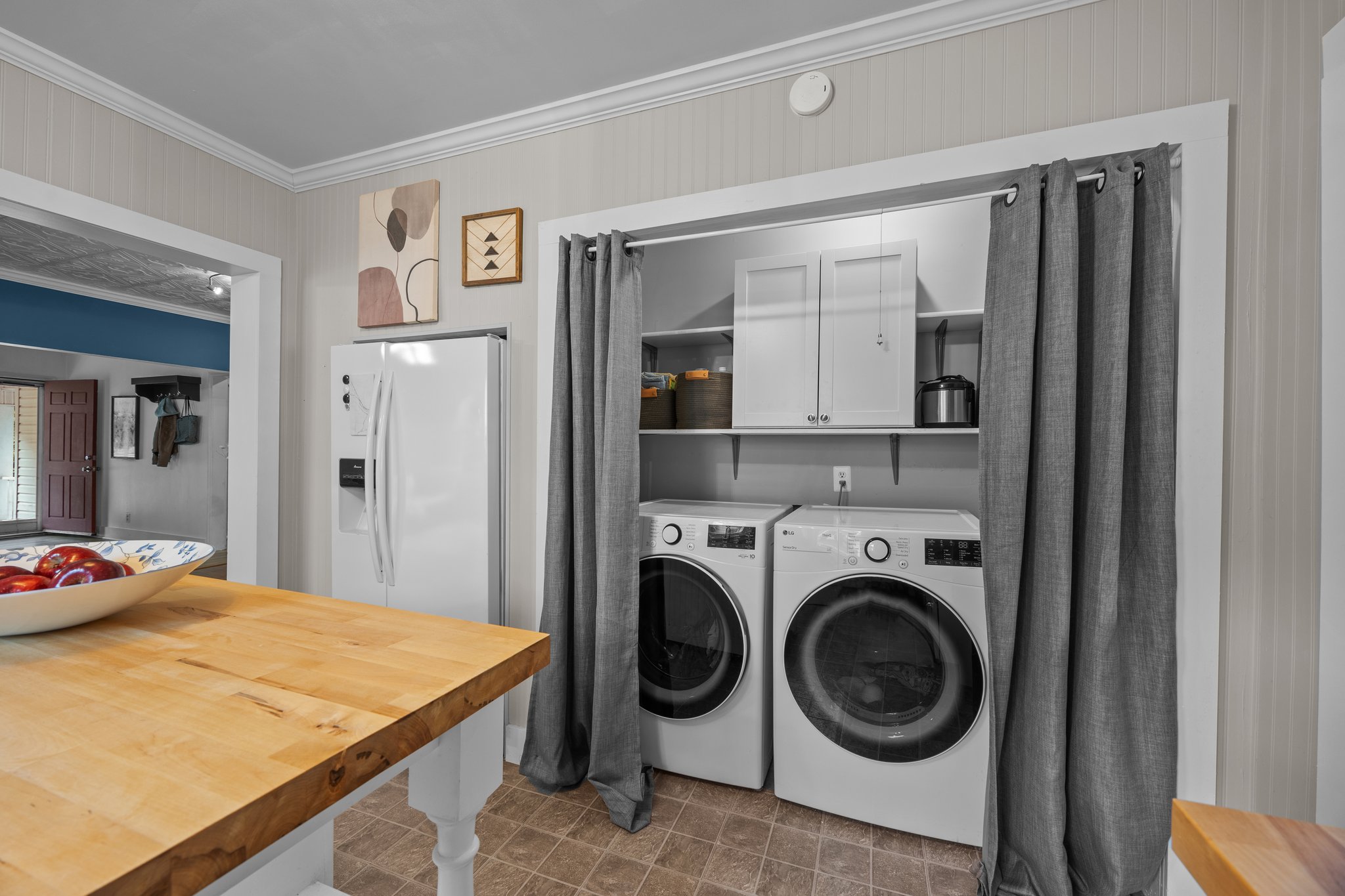 https://cdn.aryeo.com/listings/1001-old-charlotte-rd-sw-concord-nc-28027-16197573/resized/thumbnail/thumbnail-0196d416-a345-700b-aa2d-9168e2d16b7e.jpg