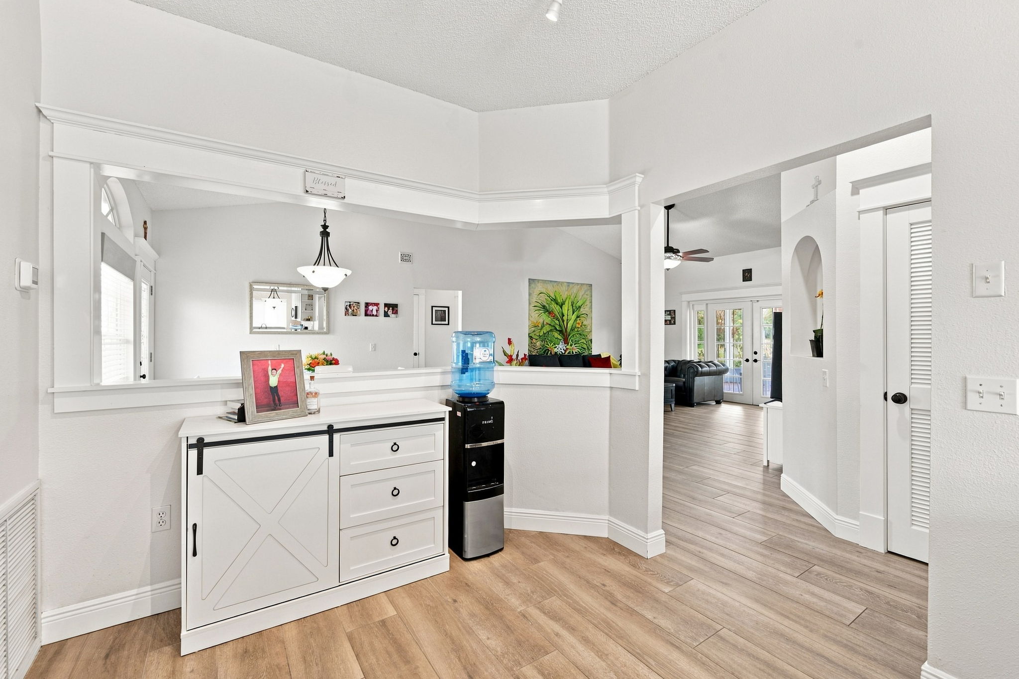 Kitchen Eat-in Area2