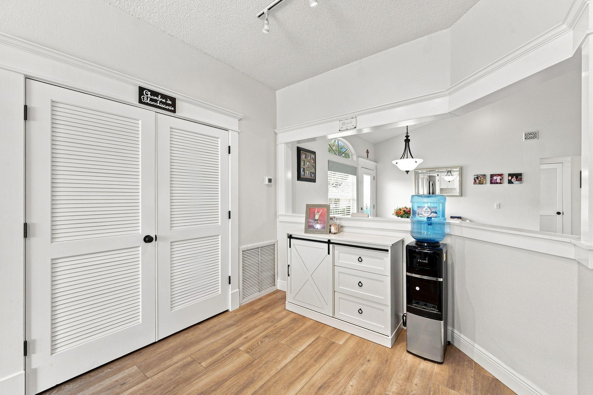 Kitchen Eat-in Area3a