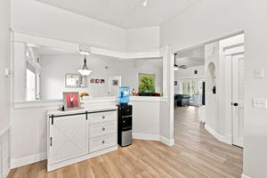 Kitchen Eat-in Area2
