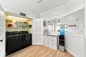 Kitchen Eat-in Area3b