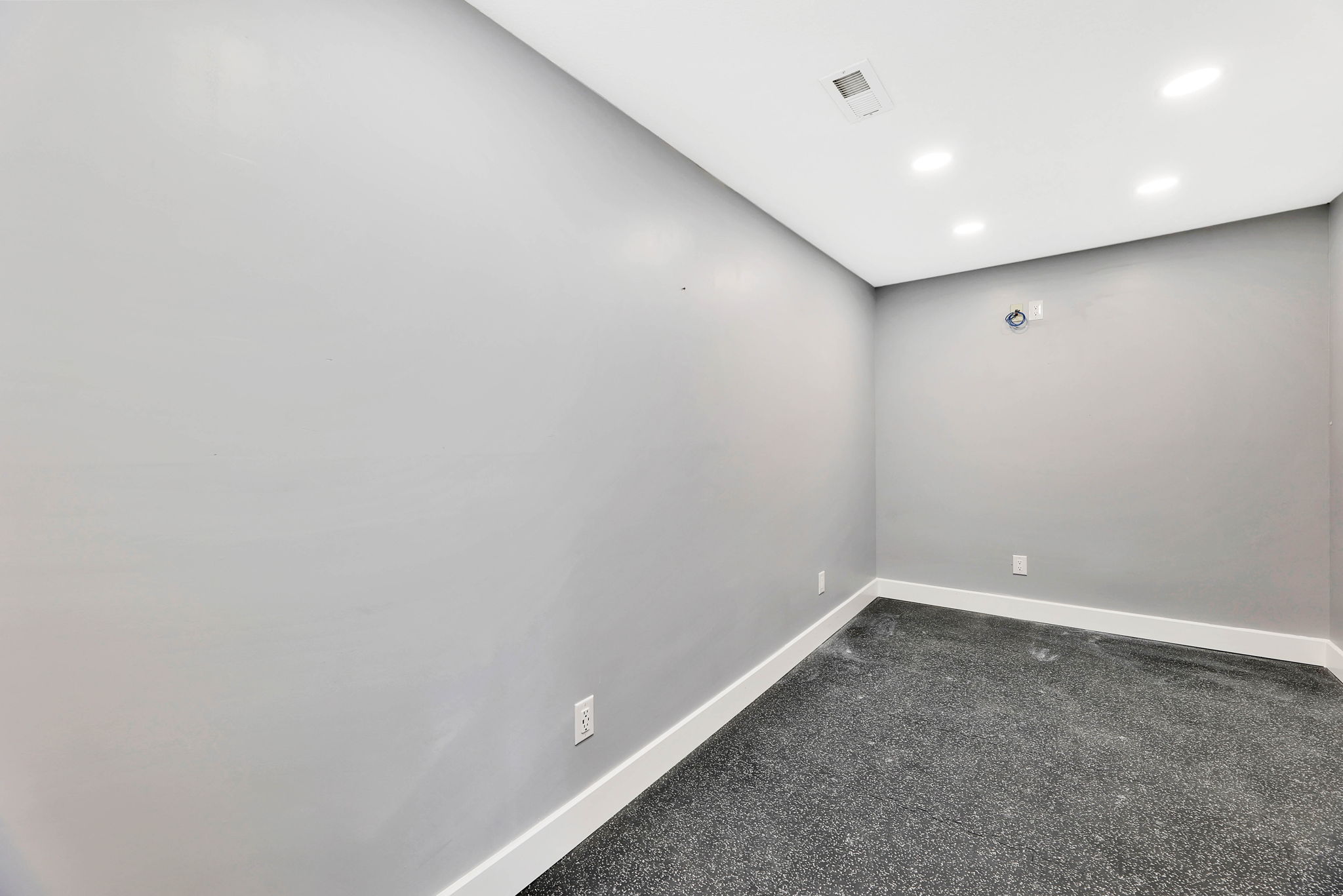 Large Bonus Room!