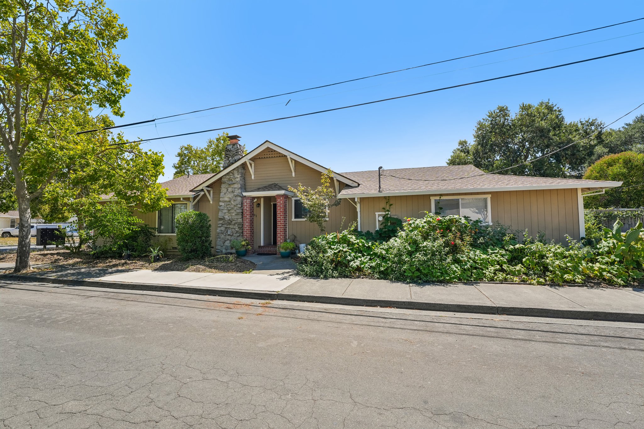 1001 Temple Ave-S2808-003.jpg